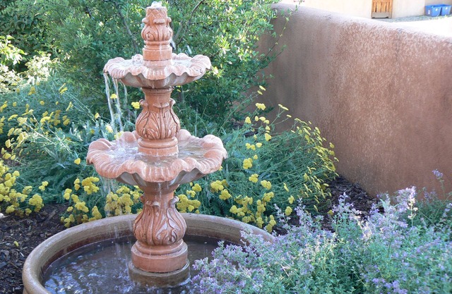 Beautifully Restored Historic Home, Easy Walk to Plaza & Railyard!