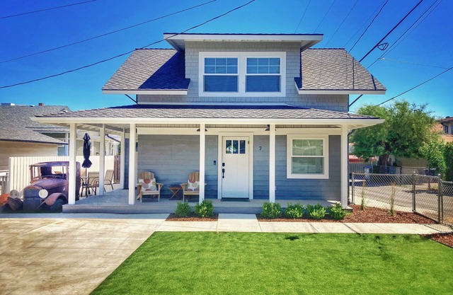 Beautifully Restored! Historical Charm, 3 Bed 2 Bath, Central Yakima Home!