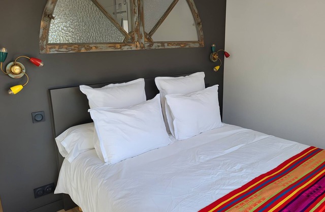 Bed and Breakfast 'À 2 Pas Des Plages' with Shared Terrace, Shared Garden and Wi-Fi