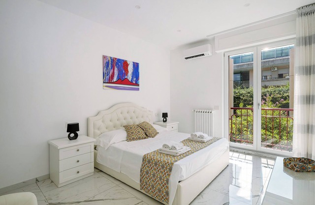Bed and Breakfast 'Suite Quadrupla Deluxe Superior' with Private Terrace, Wi-Fi and Air Conditioning