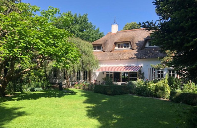 Bed and Breakfast De Kip - Privé-appartement van 43 m2 met tweepersoons bubbelbad - met Finse sauna - in westvleugel van luxe villa