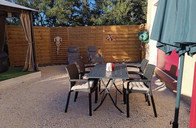 Bed and breakfast, intimate comfort, jacuzzi in season, ideally located