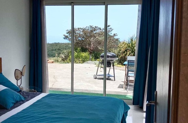 Bed and breakfast with sea and mountains, in the middle of a green paradise,