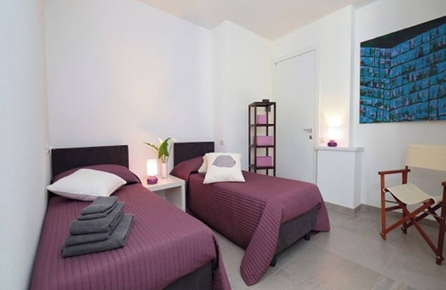 Bed and Breakfast Loggia degli Artisti 'Spacious Room' with Pool, Wi-Fi and Air Conditioning