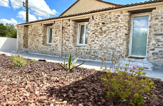 Bed & Breakfast 'SOUS L'OMBRE DES MIMOSAS' (UNDER THE SHADOW OF THE MIMOSAS)