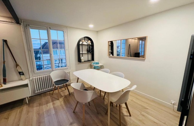 Bel appartement plein centre 100m de la mer