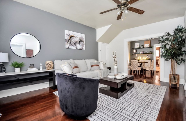 Bell St Bungalow in EADO w/Patio+Parking