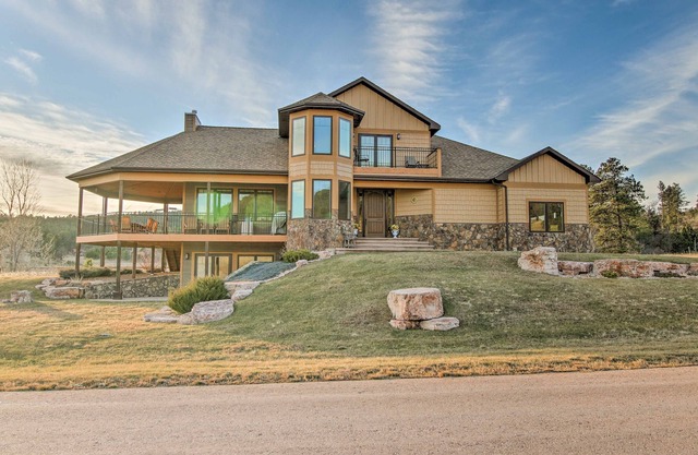 'Bella Greens' Spacious Sturgis Home w/Large Deck