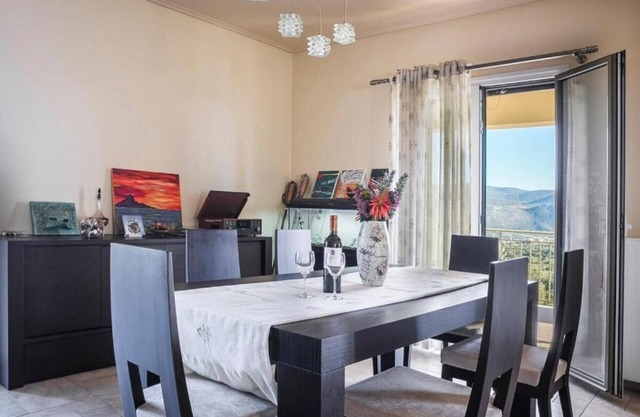 Belle Helens 3-bedroom villa in Lakithra with AC, WiFi, Pool