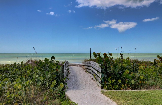 Belleair Beach 3 Bedroom Beachview Townhome