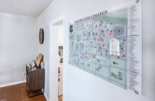 Benedictine Theme 2br 1ba