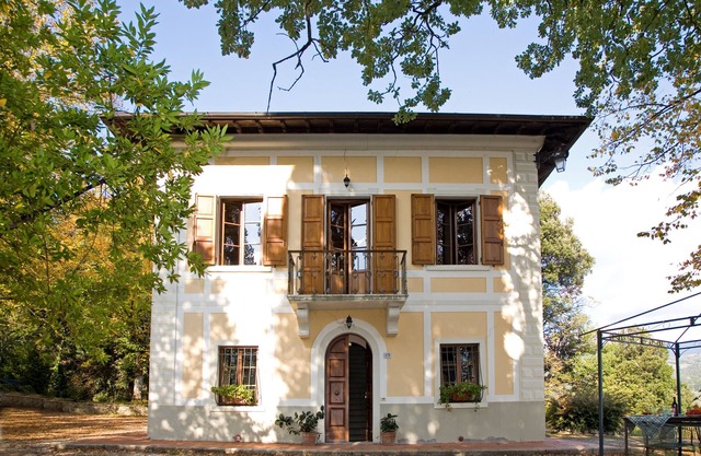 Benfenati's villa with amazing pool in Tuscant lanscape