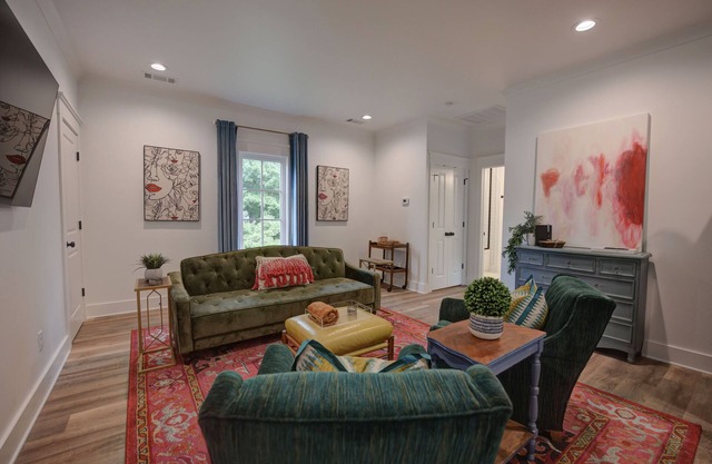 Benton Hideaway - walking distance to downtown, one minute to interstate.