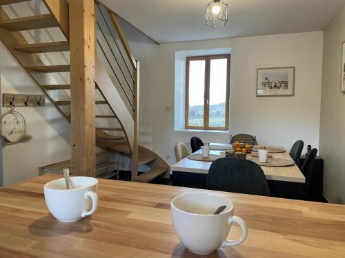 Bergerie rénovée avec piscine partagée, animaux acceptés, proche Néris-Les-Bains - FR-1-489-411