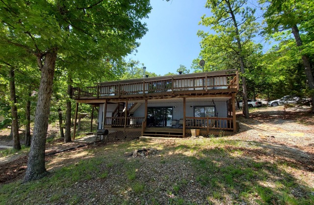 BERGS NEST-Lakefront Home-Incredible Shoreline Close to House!