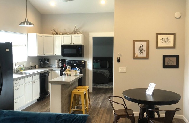Bermuda Triangle - 1 Bed/1 Bath Apartment