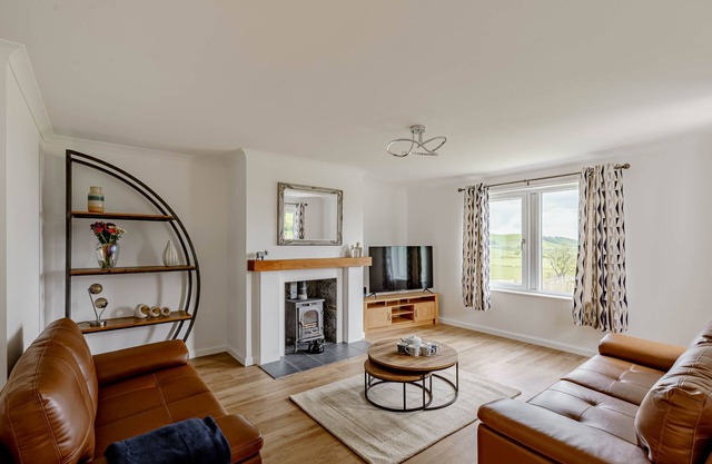 Berryrigg Cottage - a cottage that sleeps 6 guests in 3 bedrooms