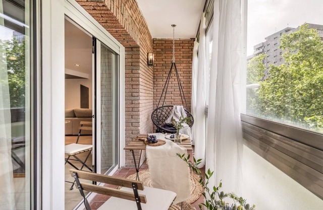 Besalu - 3 bedrooms and balcony in Castilla
