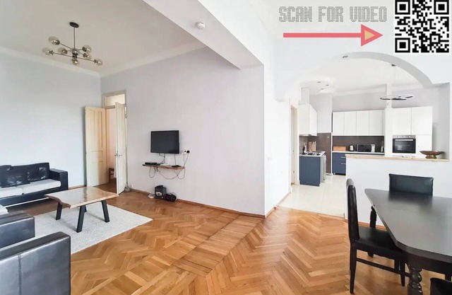 Best area: Large apartment with cleaning servicenn