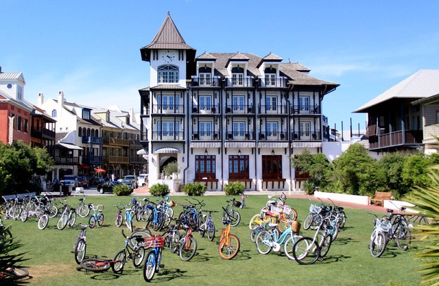 Best Kept Secret! Close to 30A, without the Crowd – Walk to Beach, Relax on Deck