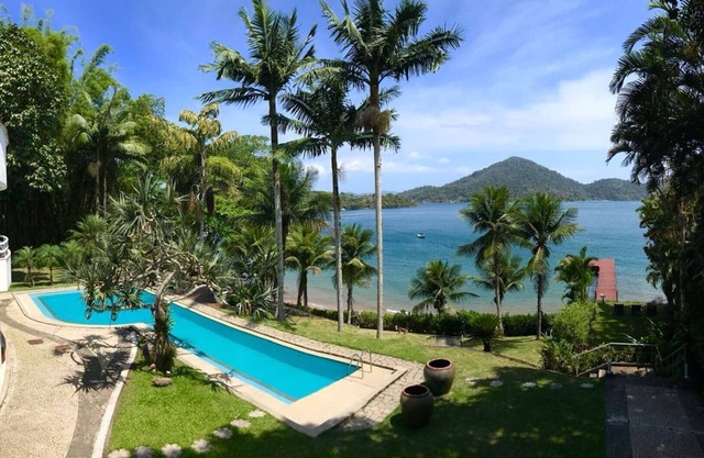 Best location, incredible view, right on the sand, beach, pool, helipad, pier