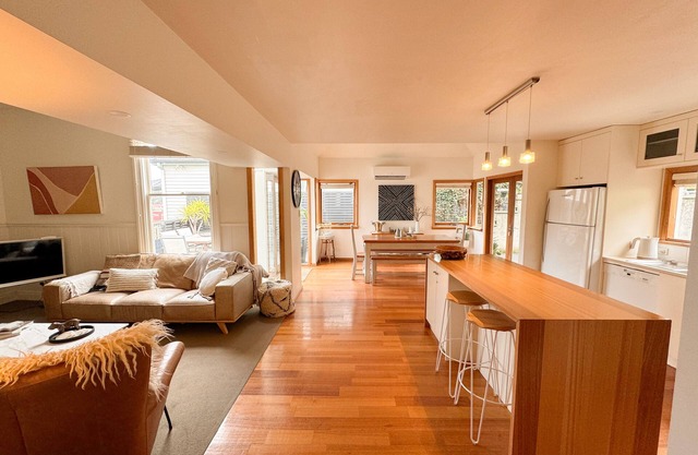 Best Location in Hobart! Luxury house, close to everything!