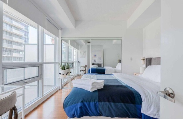 Best Location in Toronto! Sleeps 6 Overlooking Scotiabank Arena!