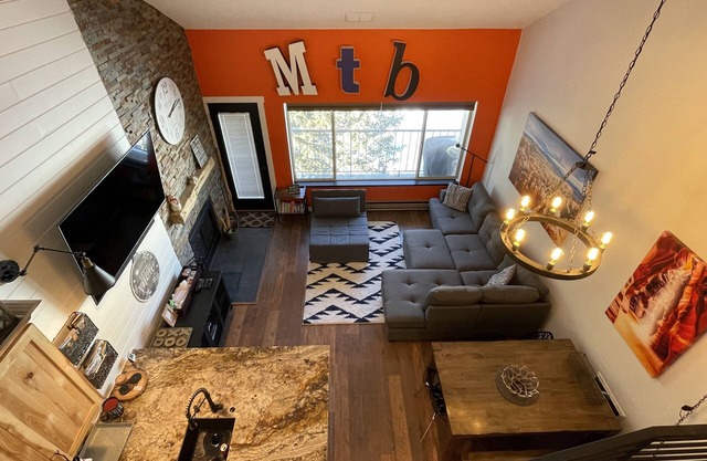 BEST Location next to Giant Steps Ski Lift! FUN Cozy Condo!