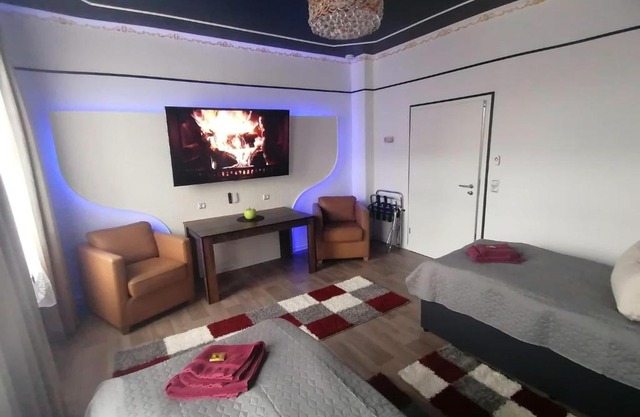 Best-Preis -Gold Suite- mit Netflix, Self-Check-In, eBike Ladestation, Fahrradraum, WLAN, Netflix und Massagesessel - direkt am Elberadweg im Herzen von Wittenberge