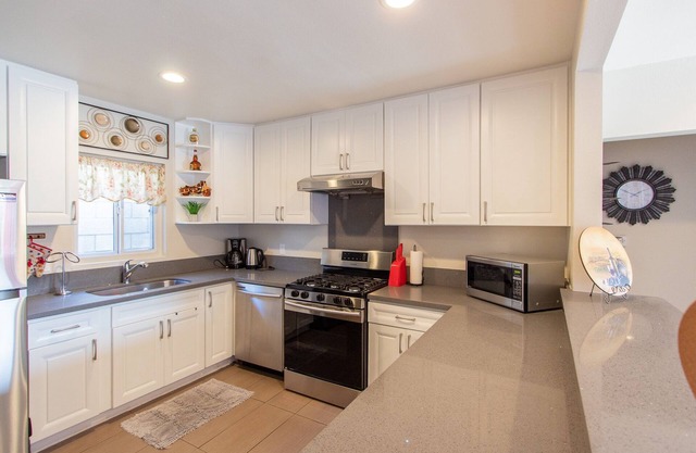 Best Vacation House in Little Saigon