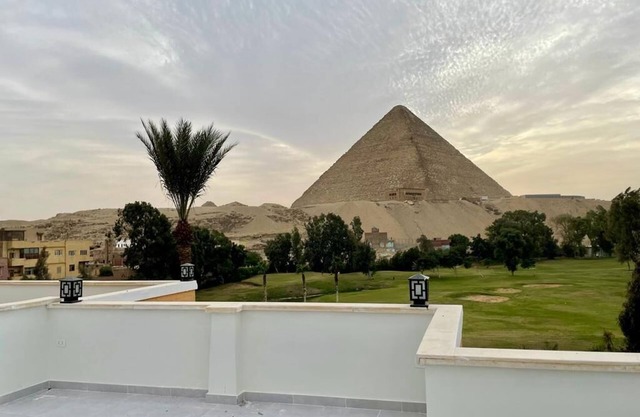 Best view directly to the great pyramids and golf garden