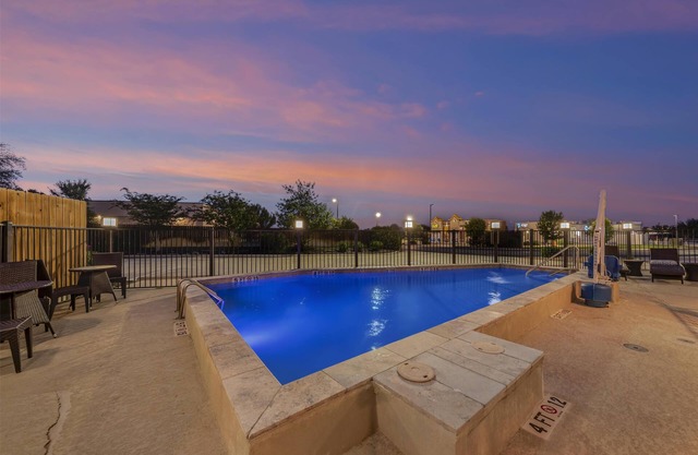 Best Western Green Oaks Inn & Suites