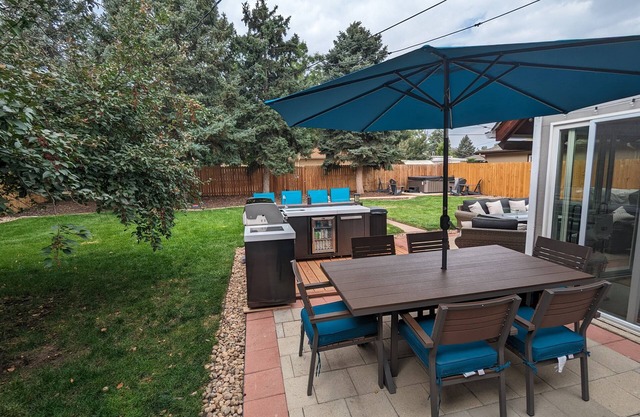 Best Yard in Denver - Hot Tub & Outdoor Kitchen!