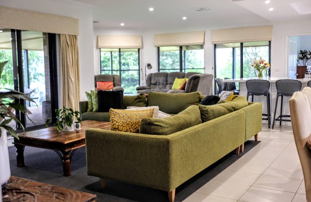 Bethanga Beauty - Peaceful family paradise on acreage overlooking Lake Hume
