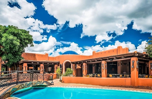 Better Choice for your Vacation! Outdoor Pool, Spa Center and Free Parking!