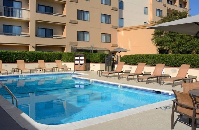 Better Choice for your Vacation! Pet-friendly 1BR Suite, Outdoor Swimming Pool!