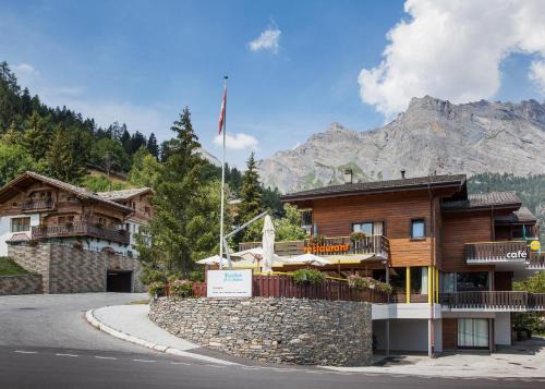 Between Boutique Hotel