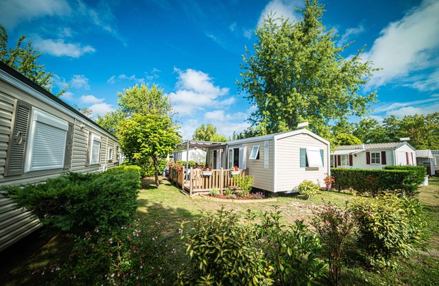 BETWEEN LAKE & OCEAN, VERY NICE MOBILHOME (2018) ENTIRELY EQUIPPED