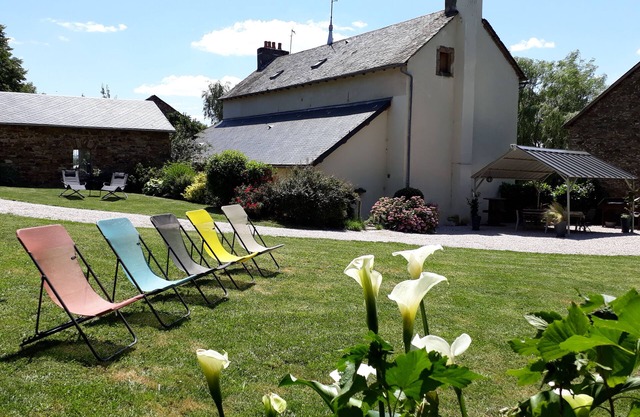 Between Rodez, Albi, Millau and Conques. On the farm. Modular, Quiet, Comfortable!