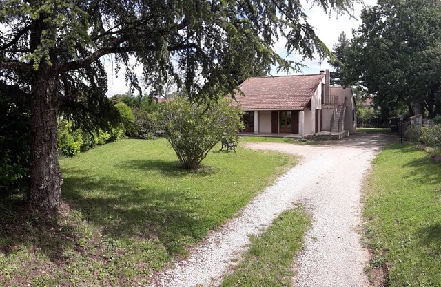 Between sea and Cevennes, shady villa 2 to 8 ft, 3 bdrms, near greenways
