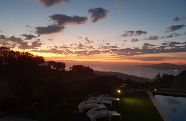 Between sea and mountains