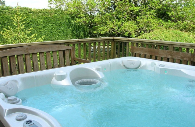 Bevan House. Detached House With It's Own Private Hot Tub Outside & Free WI FI.