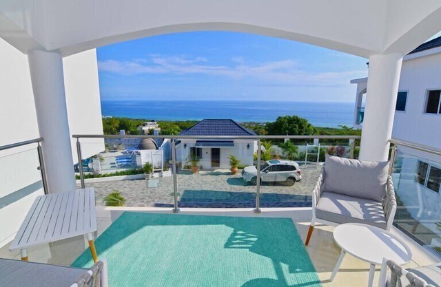 Beyond The Sea Tide - King Ocean View (upper level)