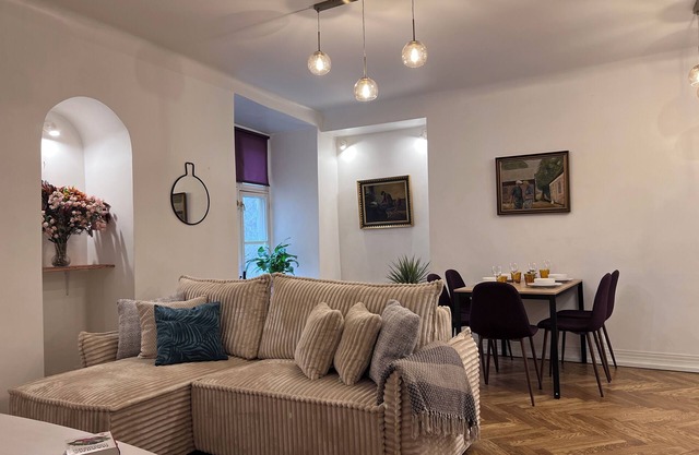 Beyond Viru Gates- 1-bedroom apartment