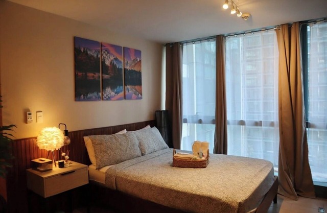 BGC Chic Convert-able 1-bedroom condo in Prime location