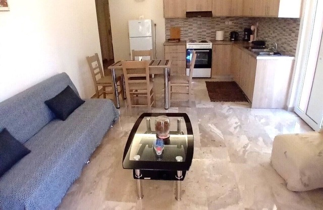 BH005 -A - Lena's Rooms