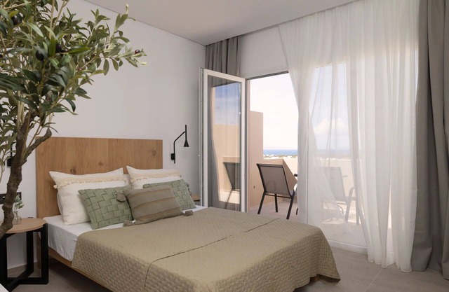 BH018 - C - Suite Naxos