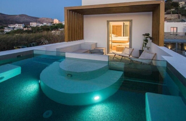 BH788 - C - Suite Syros