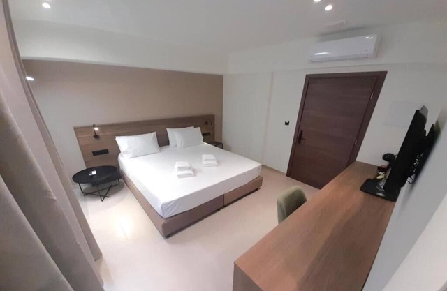 BH876 - C - Rhodes Room