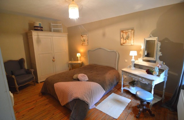 Bièvre Forest-Edge Retreat